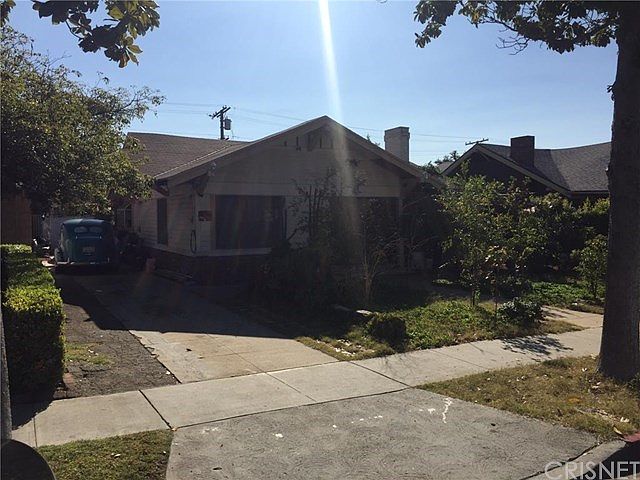 1st image of 320 W Lexington Dr