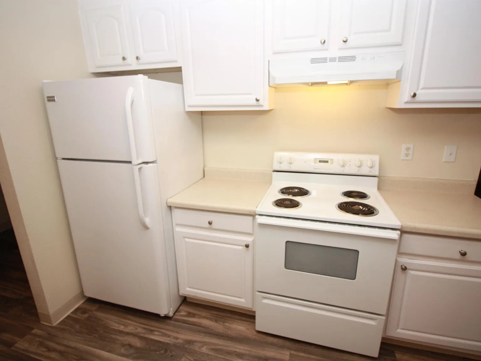 3 bed, 1.5 bath, 1100 sqft, $1,849 — Photo 2