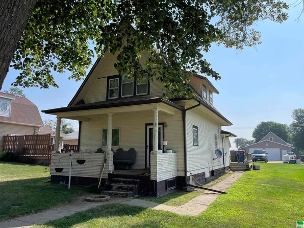 420 Linn St, Le Mars, IA 51031