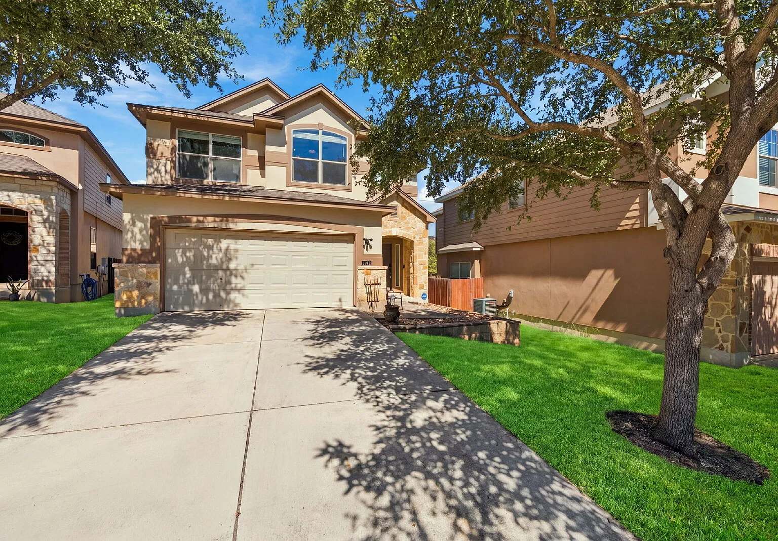 3 bed, 2.5 bath, 2010 sqft, $1,750 — Photo 1