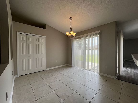 5th image of 255 Churchill Ct
