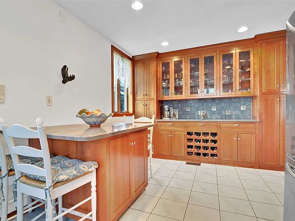 3rd image of 9012 Holland Ave