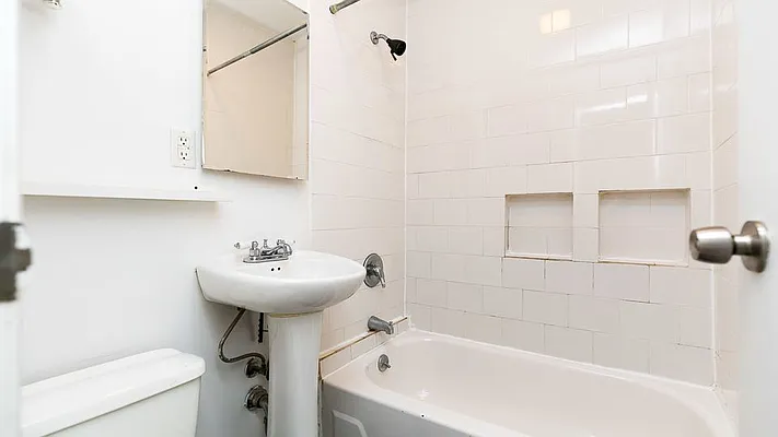 Rented by Nooklyn NYC LLC | media 41