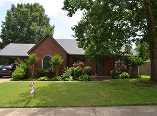 389 Little Oak Ln, Collierville, TN 38017