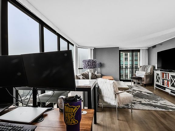 4th image of 10 E Ontario St APT 3808