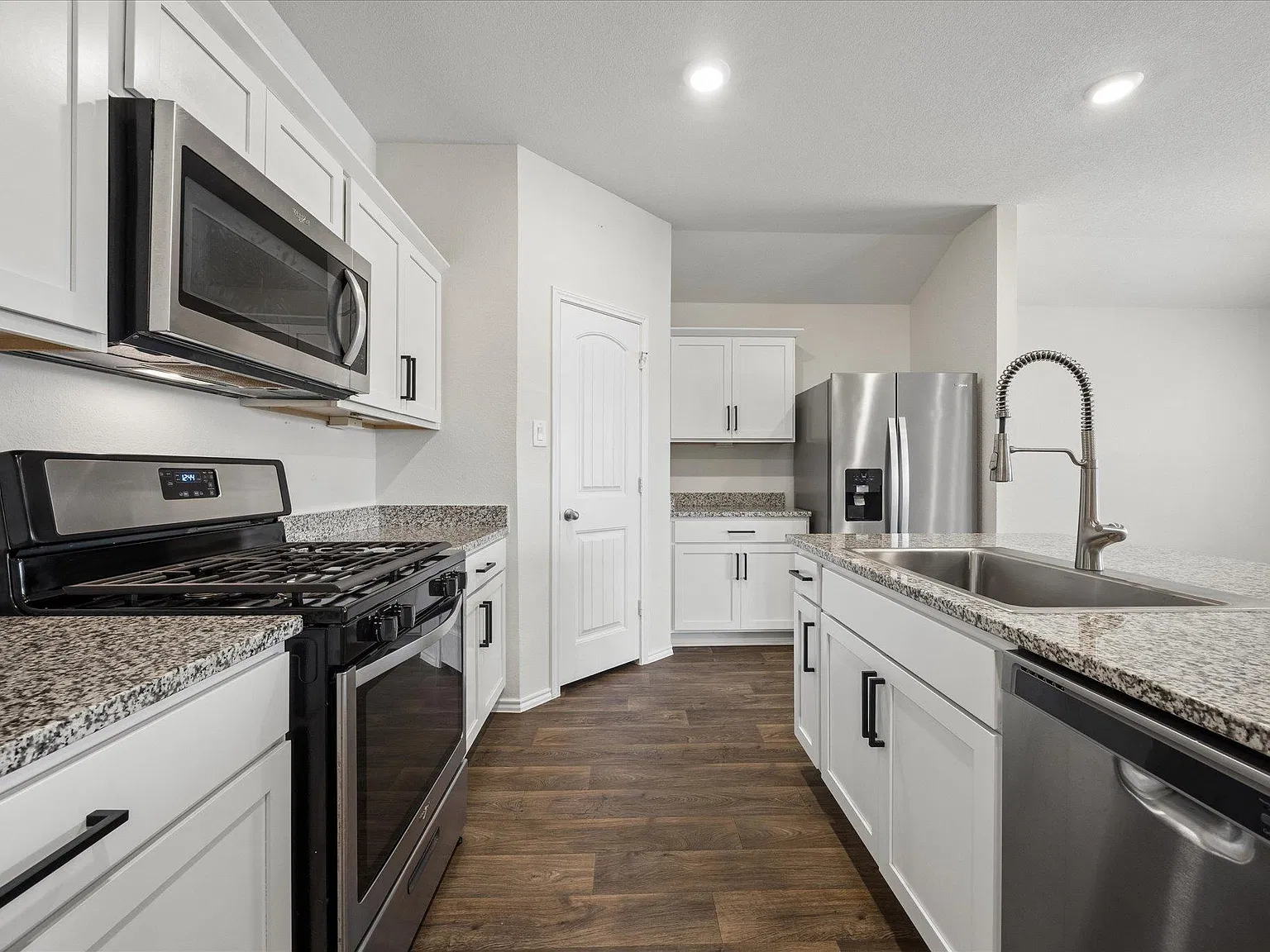 4 bed, 2.0 bath, 1800 sqft, $1,950 — Photo 3