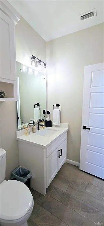 4 bed, 2.5 bath, 2135 sqft, $2,500 — Photo 2