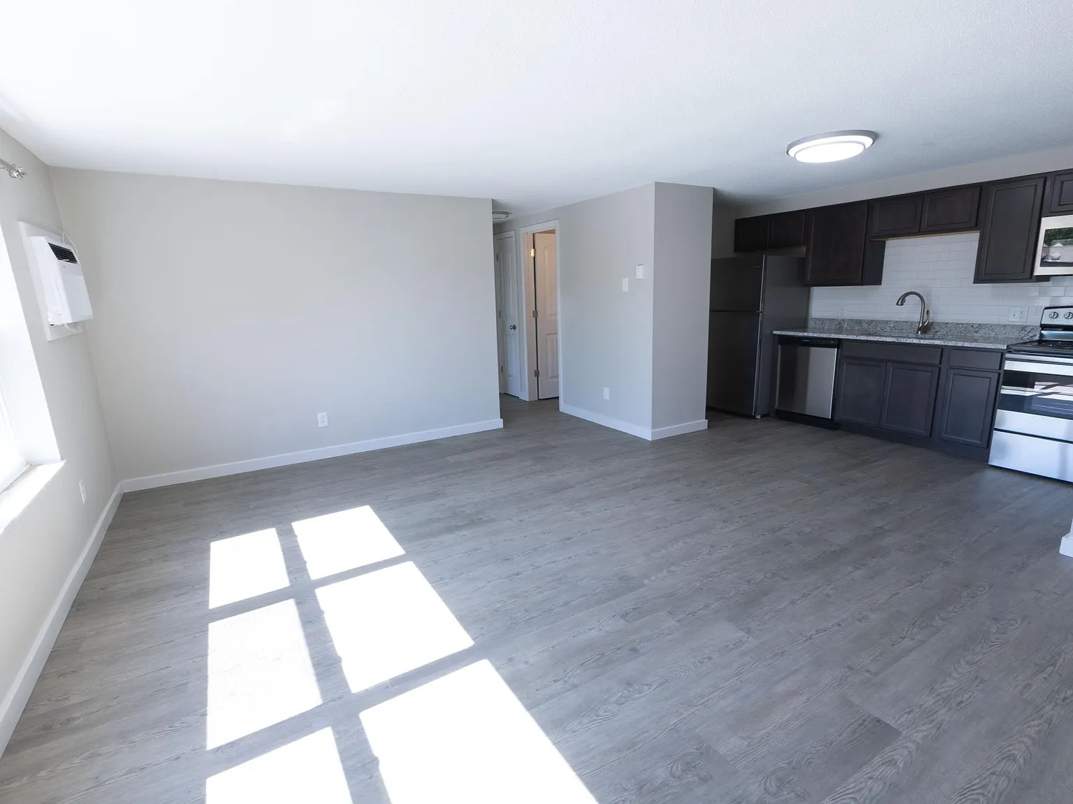 2 bed, 950 sqft, $1,050 — Photo 4