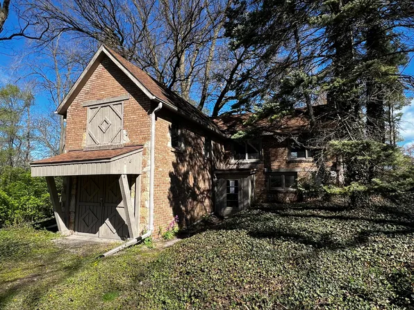 4 Diana Rd, Portage, IN 46368