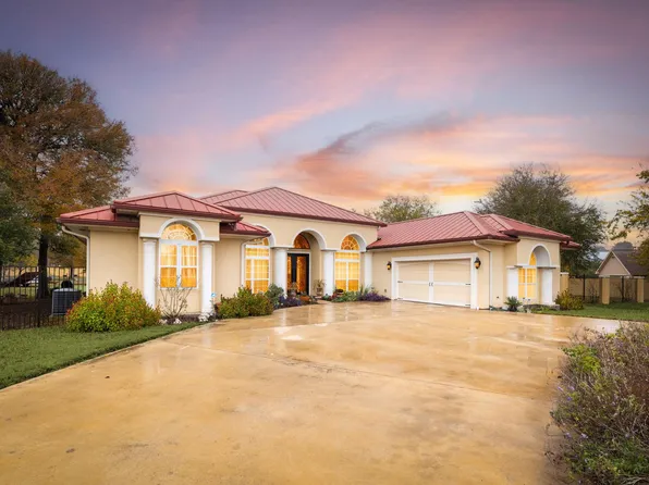 1202 Sierra Vista Cv, Lockhart, TX 78644