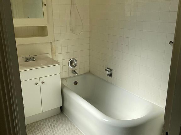 4th image of 2330 Larkin St APT 53