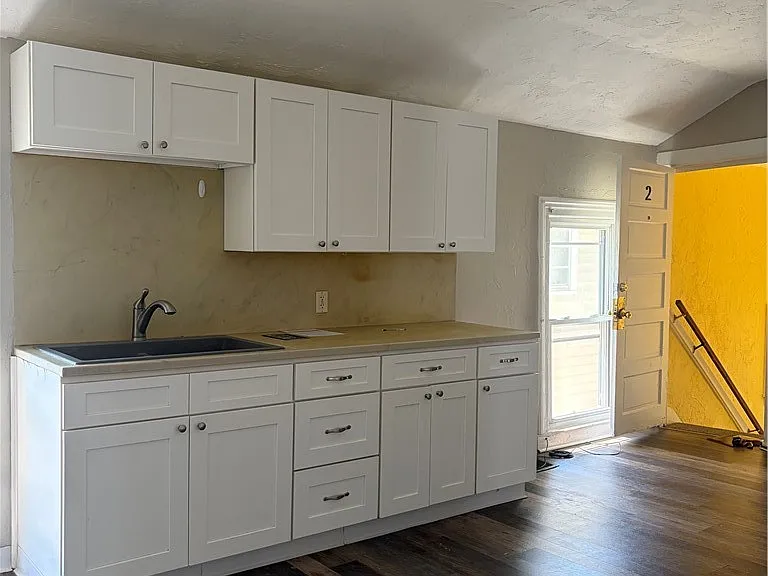 4 McCue Ave #UPPER — Photo 3