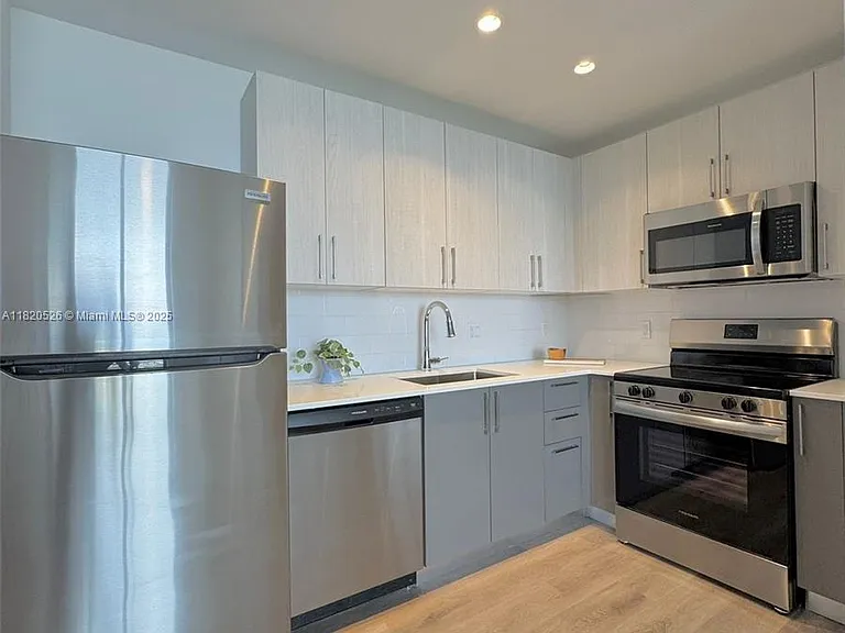 1642 NE 1st Ave #2303 — Photo 5