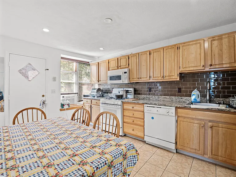 95 Florida St #2 — Photo 9