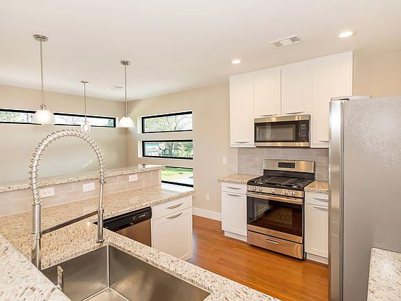 3rd image of 1301 Diez St #C