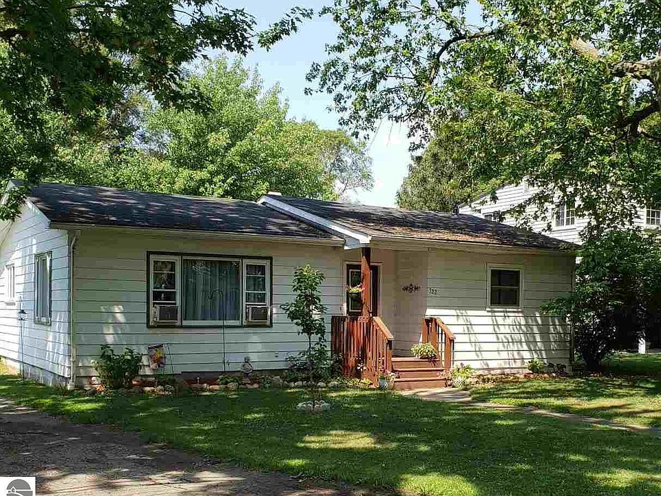 1st image of 322 S 1st St