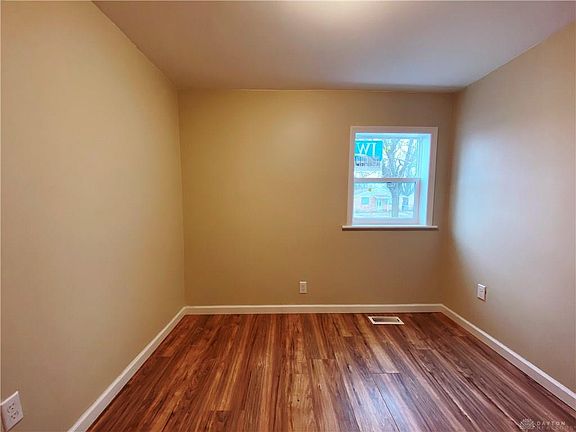 5th image of 2555 Bushnell Ave