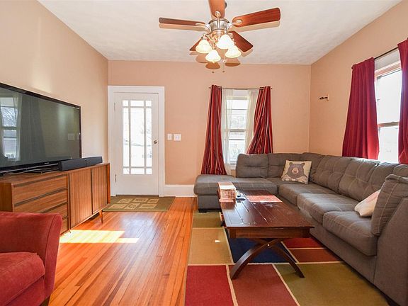 2nd image of 2612 King St NE