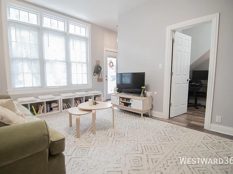 2733 N Wayne Ave #1 — Photo 5