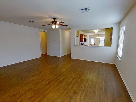 4th image of 118 Steven St