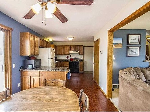4th image of 2547 Chesapeake Dr