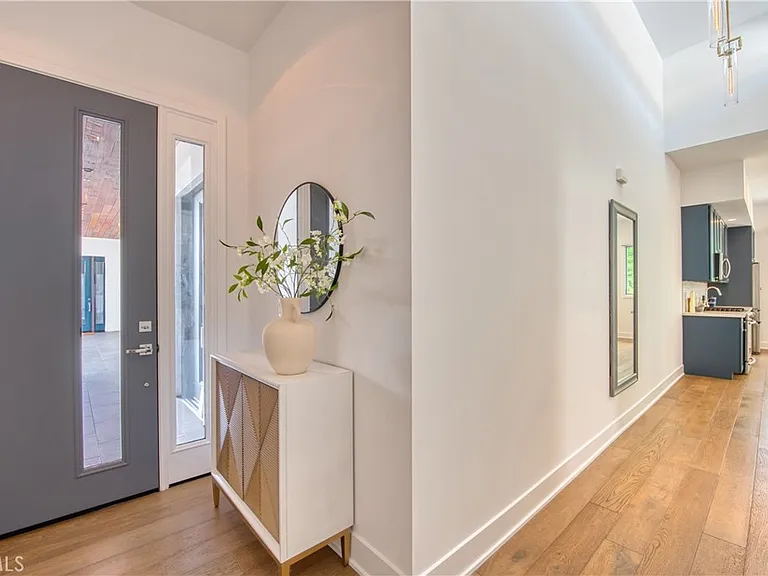 125 Hurlbut St #203 — Photo 7