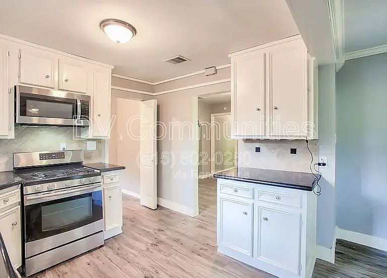 810 Charles Rd — Photo 5