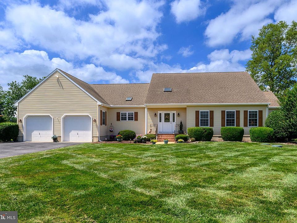 1st image of 23167 Lakeview Dr