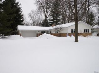 11711 Priscilla Ln, Plymouth, MI 48170