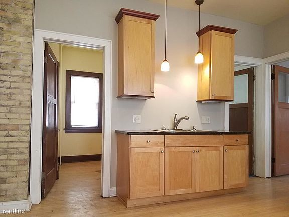 2nd image of 1019 E Brady St