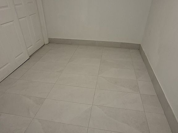 5th image of 225 Waverly St S