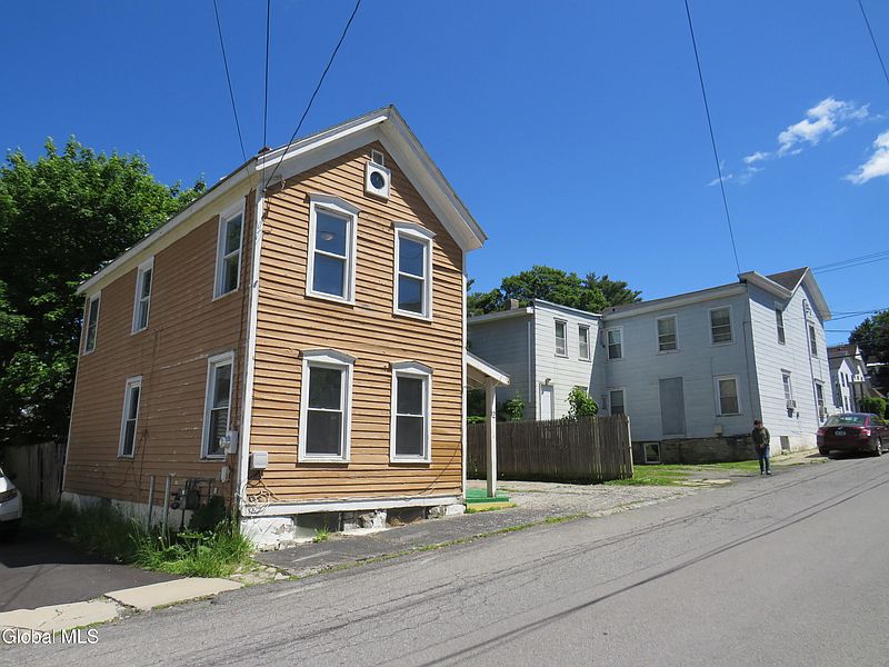 3rd image of 12 Glebe Street