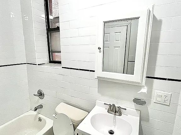 4th image of 424 E 138th St #4D