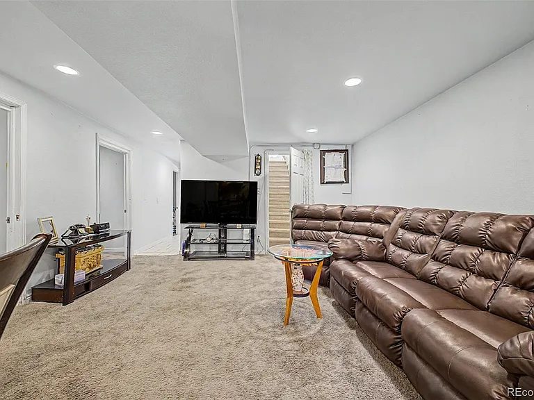 2757 S Salida St — Photo 35