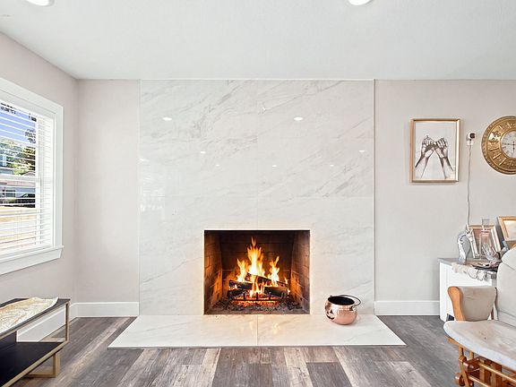 2nd image of 109 W 11th St