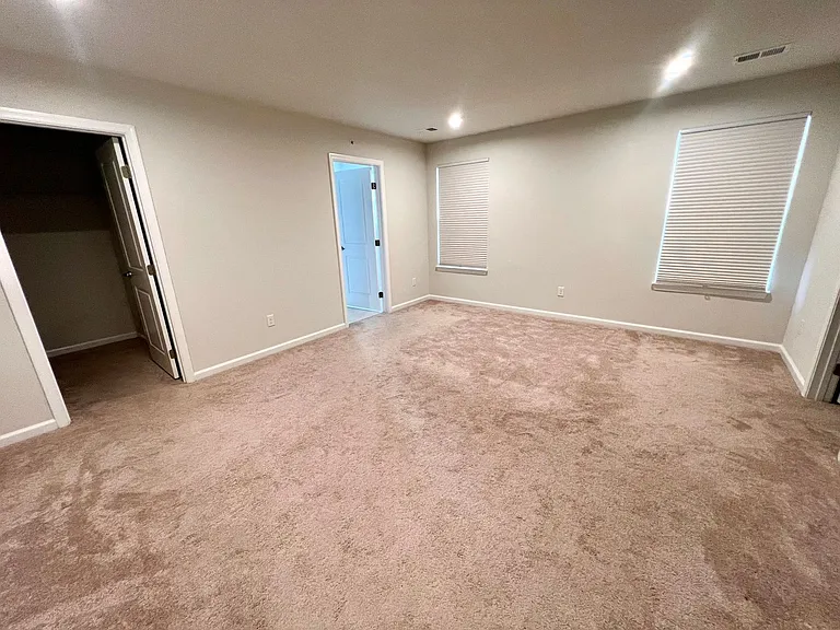 250 Cranesbill Dr — Photo 16