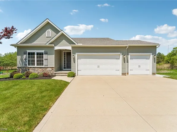 9261 Sugarbush Dr, Mentor, OH 44060