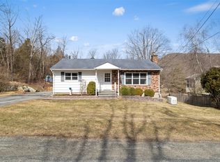 93 Mountainside Rd, Warwick, NY 10990