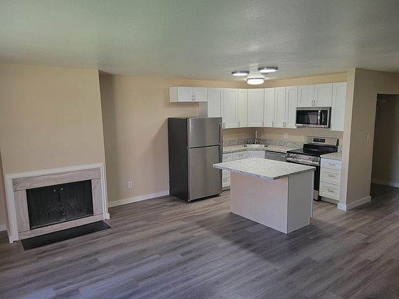 Looking toward kitchen