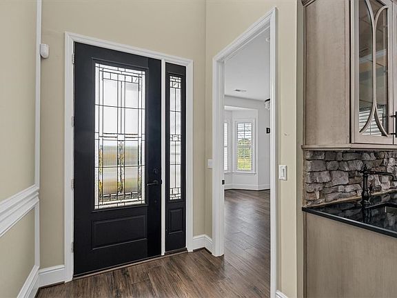 5th image of 271 Jefferson Ln