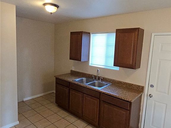 4th image of 8642 Bennett Ave