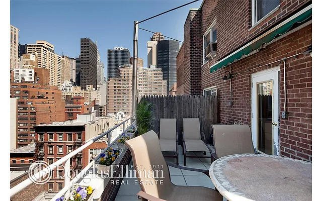 Sold by Douglas Elliman | media 22