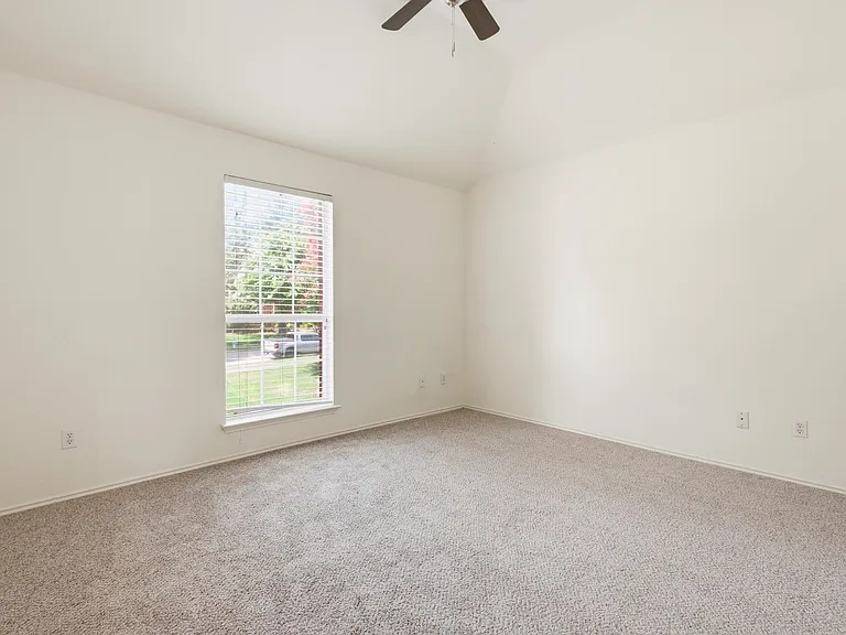 724 Pine Lakes Dr — Photo 23
