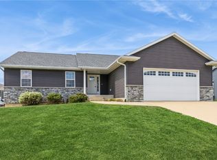 1902 Hoover Trail Cir SW, Cedar Rapids, IA 52404