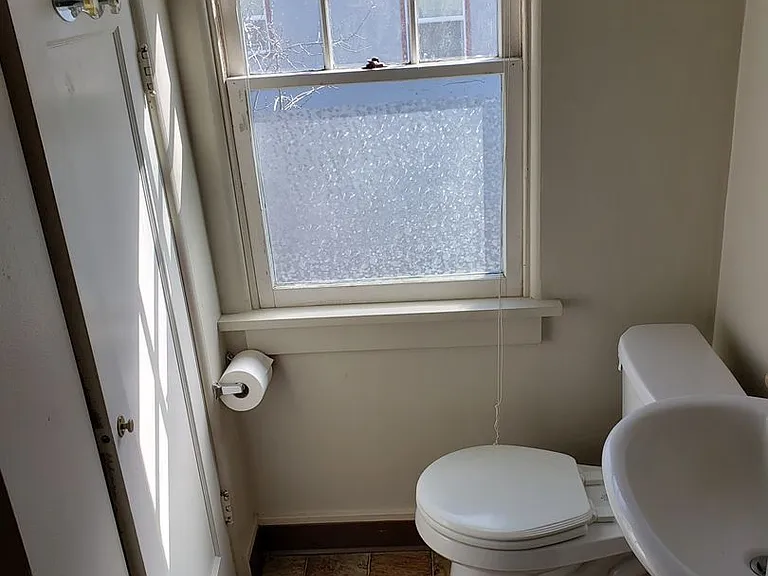 935 NE Maple St — Photo 16