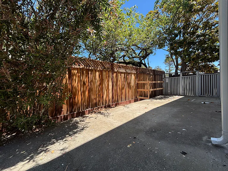 653 Bayview Dr — Photo 14