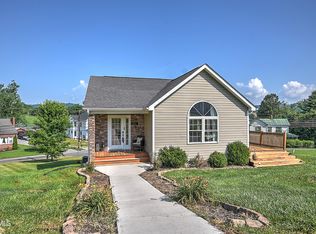 517 W Glade St, Glade Spring, VA 24340