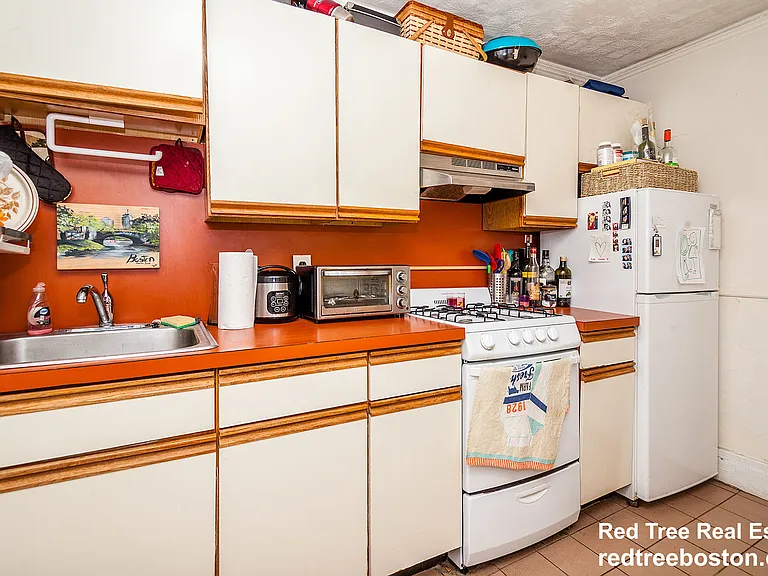 94 W Cedar St #A — Photo 3