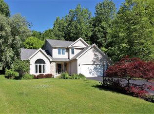 135 Peaceful Trl, Rochester, NY 14609