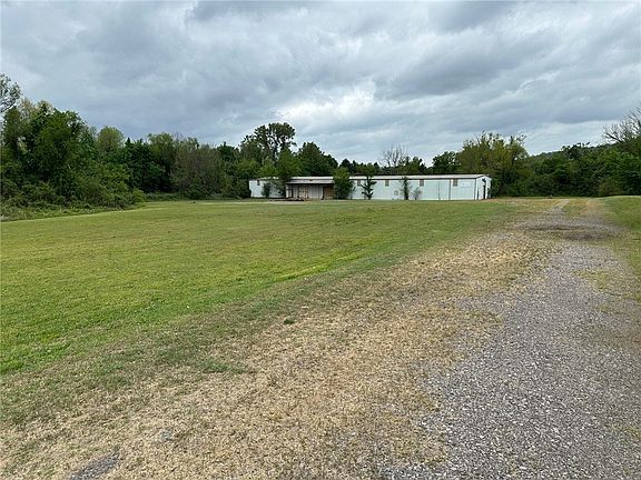 3rd image of 40 Bradley Cove Rd